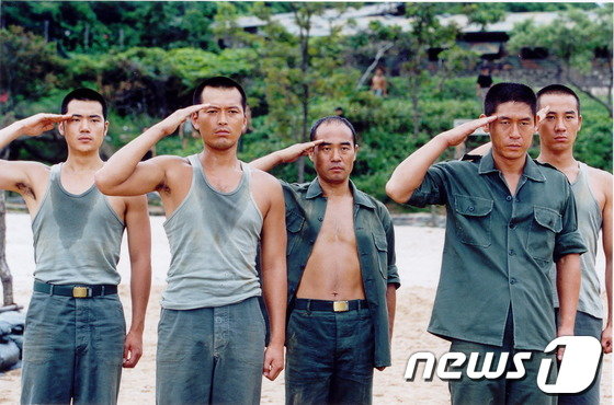 본문 이미지 - 북파공작원의 이야기를 다룬 영화 실미도의 한 장면. ⓒ News1 DB