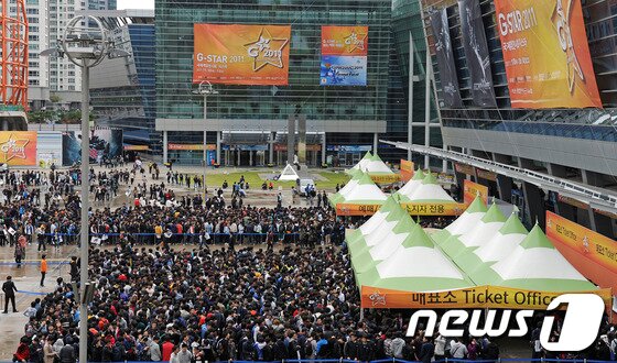 본문 이미지 - 지스타 2011 개막 당일 모습. © News1   양동욱 기자