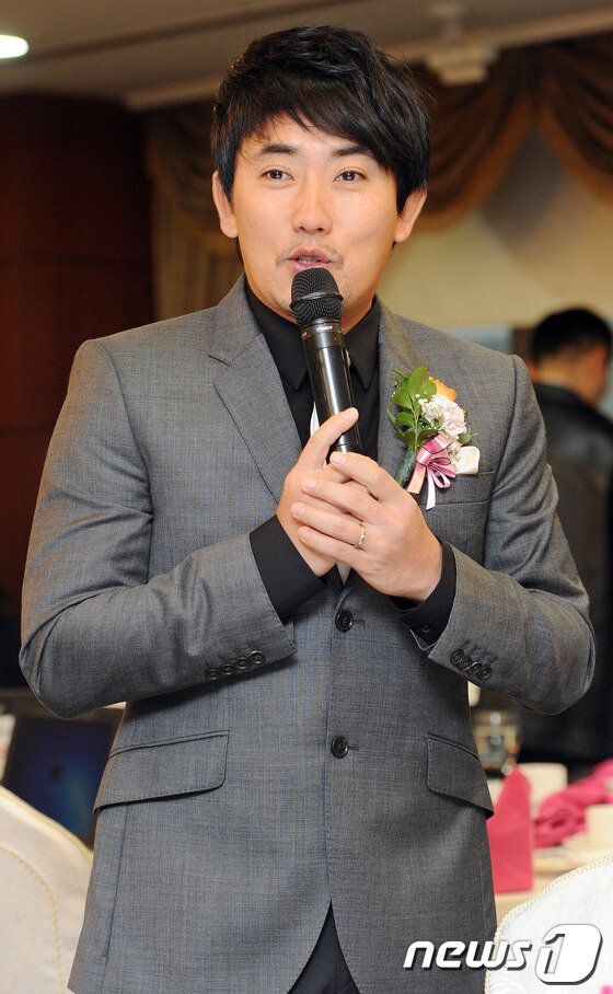 본문 이미지 - 이승철이 그날에 음원을 무료 배포 결정했다. ⓒ News1 DB