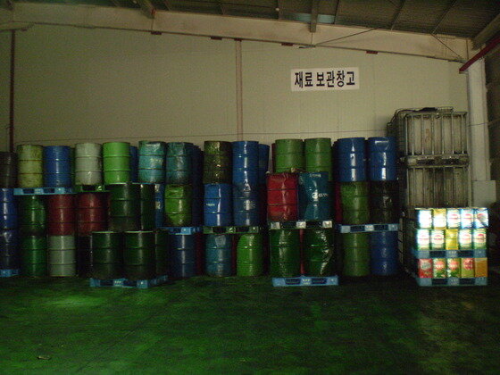본문 이미지 - 수거된 폐식용유가 드럼통에 담겨 있다© News1