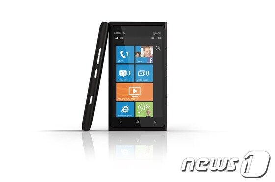 본문 이미지 - 노키아 '루미아 900' © News1 