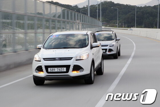 본문 이미지 - 포드 '2013 올 뉴 이스케이프' 주행 장면(사진제공=포드코리아)© News1   류종은 기자