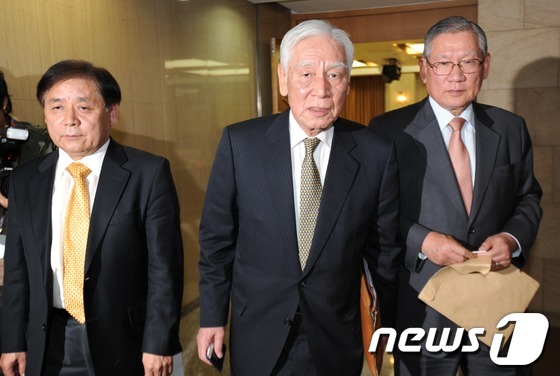 (서울=뉴스1) 허경 기자 = 정수장학회(대표 최필립)가 보유하고 있는 MBC와 부산일보 주식을 매각한다는 계획이 알려진 가운데 15일 오후 서울 중구 프레스센터에서 정수장학회 전 …