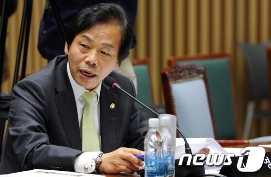 본문 이미지 - 이완영 새누리당 의원. © News1 허경 기자