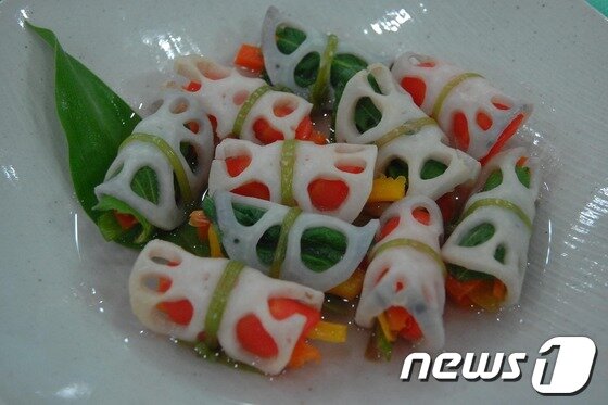 본문 이미지 - 연근과 들깻잎으로 만든 음식. (달성군 제공) ⓒ News1