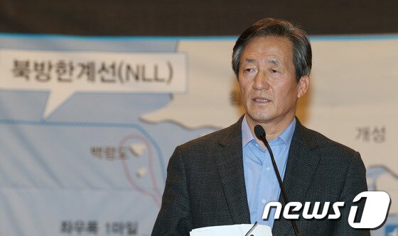 본문 이미지 - 29일 오전 서울 여의도 국회 헌정기념관에서 열린 서해영토선(NLL) 수호를 위한 국민 대토론회에서 새누리당 정몽준 공동선대위원장이 축사하고 있다. 2012.10.29/뉴스1 © News1 양동욱 기자