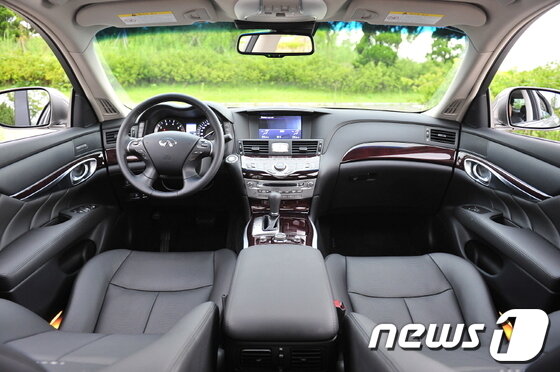 본문 이미지 - 인피니티 'M30d' 실내모습(사진제공=한국닛산) © News1