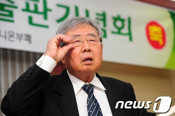 본문 이미지 - 고 김근태 전 민주통합당 상임고문을 비롯한 민주화 인사들에 대한 수사를 맡아 '고문기술자'로 이름을 날린 이근안 전 경감. 2012.12.14 ⓒ 뉴스1