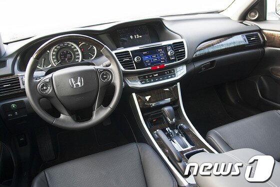 본문 이미지 - 혼다 9세대 '올 뉴 어코드' 내부모습(사진제공=혼다코리아) © News1