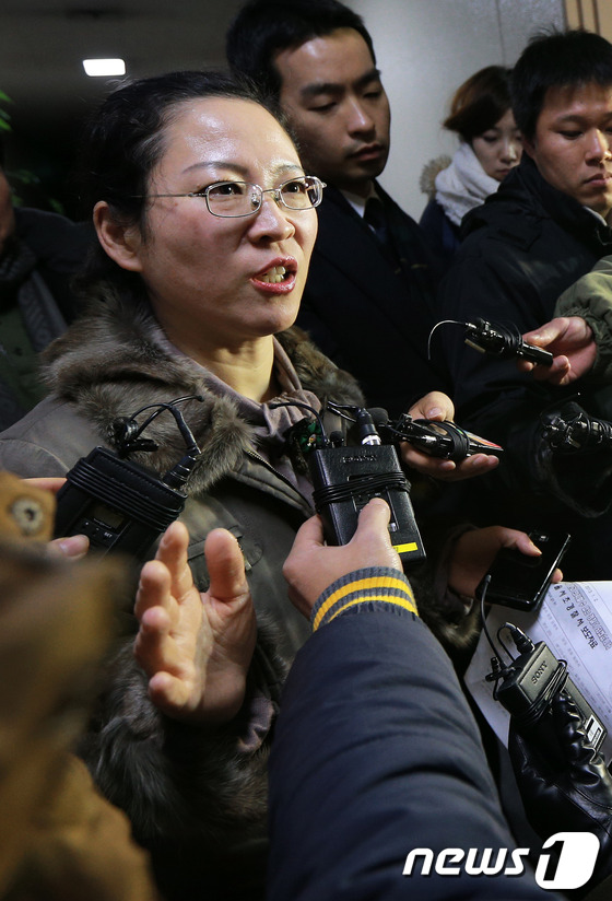 (서울=뉴스1) 오대일 기자 = 성추문 검사 사건의 피해여성 사진 유출에 연루된 의정부지방검찰청 국모 검사(38·사법연수원 36기)가 31일 오후 서울 서초경찰서에 피의자 신분으로 …