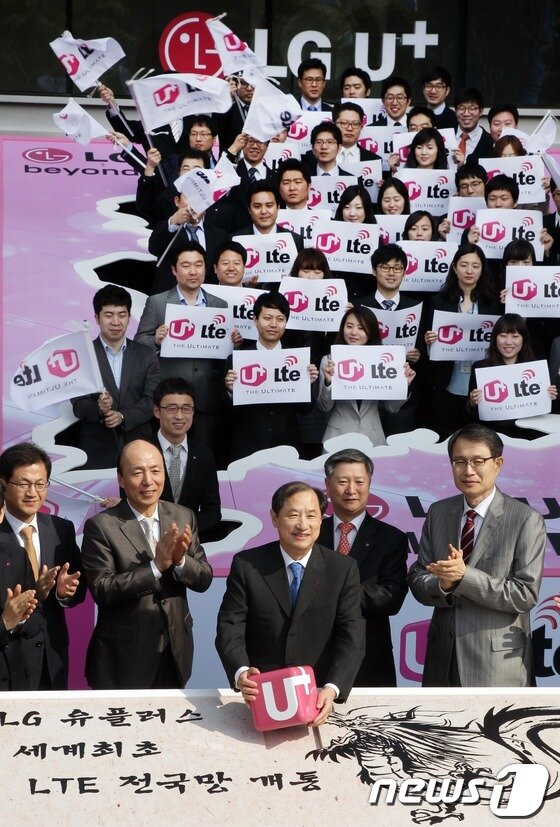 본문 이미지 -  LG유플러스는 세계 최초로 서울 및 수도권, 광역시와 중소도시 등 84개 도시를 비롯, 전국 고속도로 및 지방국도, 889개 군읍면 지역 등 대한민국 전역에 LTE 전국망을 구축했다. 뉴스1/머니투데이