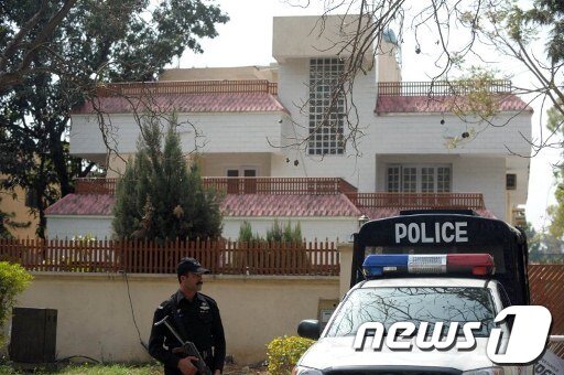 본문 이미지 - 파키스탄의 수도 이슬라마바드에 있는 오사마 빈라덴의 집. 빈라덴의 가족들이 가택연금된 것으로 추정된다. © AFP=News1  