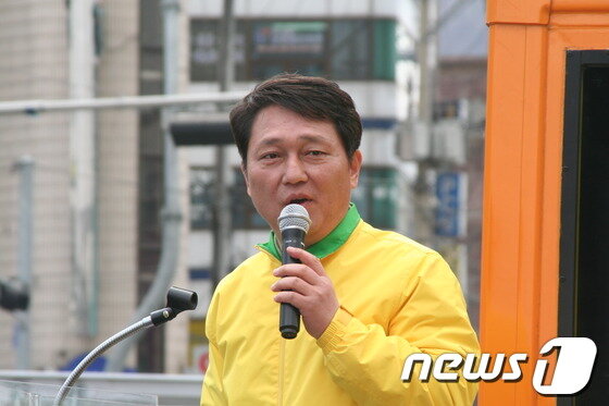 본문 이미지 - 최재성 민주통합당 의원 © News1 이성환 기자