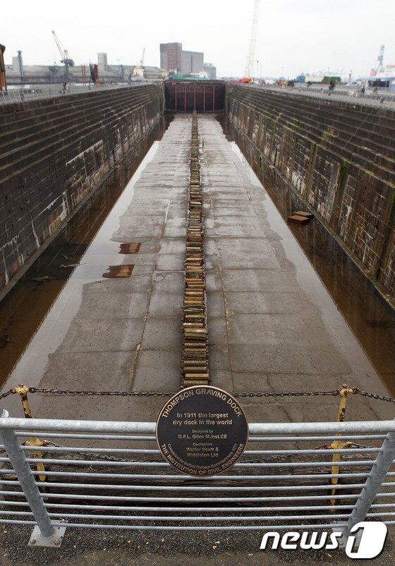 본문 이미지 - 타이타닉호가 건조된 그레이빙 독.© AFP=News1  