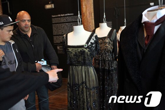 본문 이미지 - 타이타닉호 당시 탑승객들이 입었던 옷.© AFP=News1  