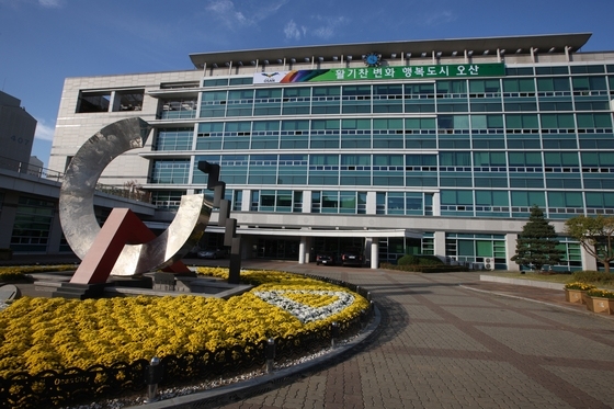 오산시청 내 화재…전기 콘센트 단락 추정