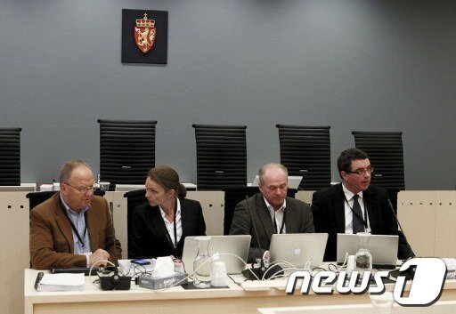 본문 이미지 - 브레이비크 재판에 참여하는 4명의 정신분석 전문가들 © AFP=News1 