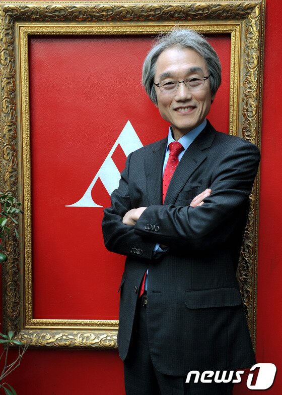 본문 이미지 - 안지환 그랜드오페라단 단장(신라대 교수)이 18일 오후 서울 신문로의 한 이태리 음식점에서 민영뉴스통신사 뉴스1과 인터뷰를 하고 있다. © News1 박정호 기자