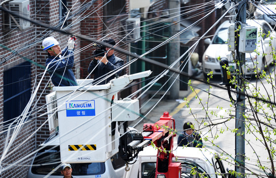 도심 하늘에 얼기설기 '거미줄 전선' 13만본 정비…6098억 투입
