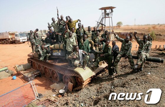 본문 이미지 - 헤글리그를 장악한 수단군.© AFP=News1 