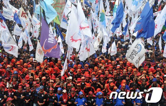 본문 이미지 - 이날 인도네시아 자카르타에서는 아시아 국가 중 최대 규모 집회가 열렸다. ©AFP=News1 