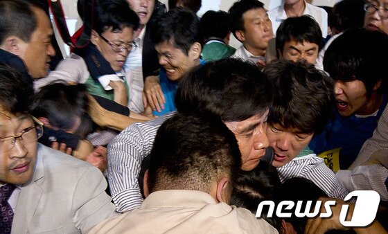 '아비규환' 통진당 공동대표단