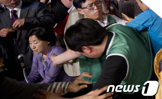 심상정 의장을 보호하라!