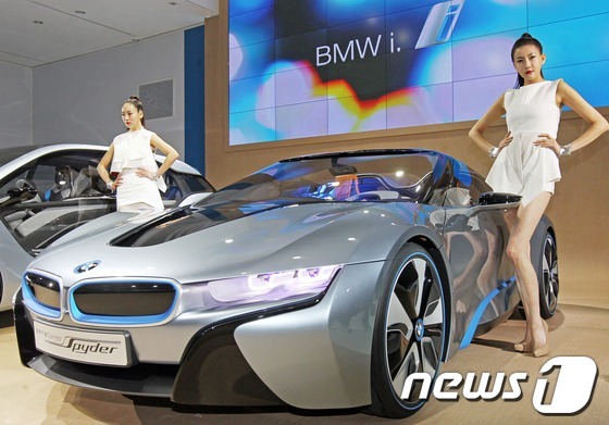 (서울=뉴스1) 머니투데이 이동훈 기자 = BMW 코리아(대표 김효준)가 15일 오전 서울 청담동 한 전시장에서 '미래 이동수단'을 주제로 BMWi-이노베이션 데이 세미나를 개최, …