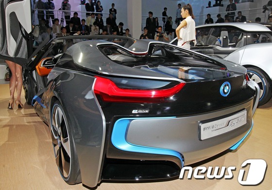 (서울=뉴스1) 머니투데이 이동훈 기자 = BMW 코리아(대표 김효준)가 15일 오전 서울 청담동 한 전시장에서 '미래 이동수단'을 주제로 BMWi-이노베이션 데이 세미나를 개최, …