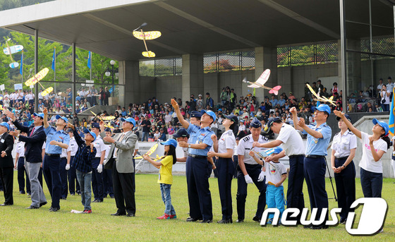 (서울=뉴스1) 박지혜 기자 = 성일환 공군참모총장이 지난 19일 충북 청원군 공군사관학교에서 열린 '제34회 공군참모총장배 스페이스챌린지(SpaceChallenge)대회'에서 한 …