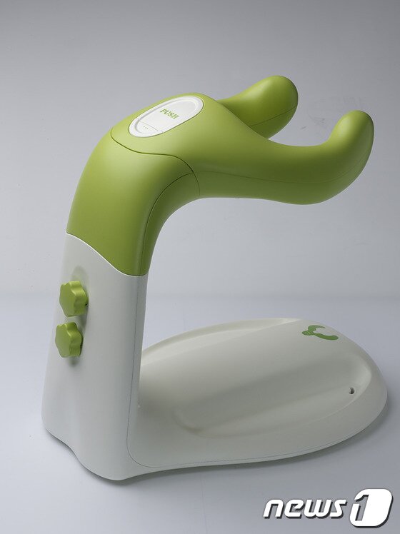 본문 이미지 - 김종태 대표가 제작한 입식 기저귀 교환대 © News1  