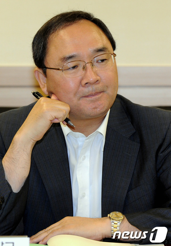 (서울=뉴스1) 박정호 기자 = 24일 오전 서울 여의도 국회 의원회관에서 민주통합당 민생공약실천특위 한반도평화본부 주최로 'MB정부 대북정책 평가와 민주통합당의 과제' 토론회가 …