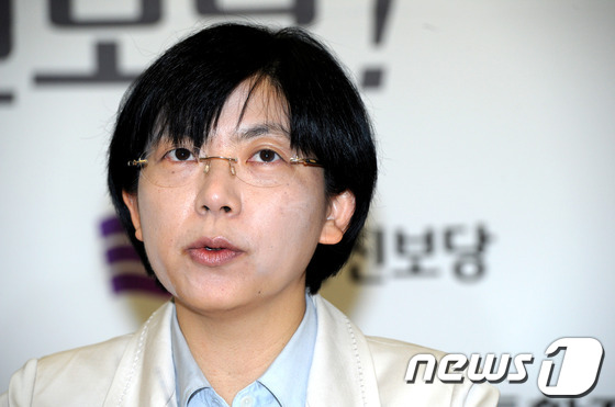 (서울=뉴스1) 박정호 기자 = 통합진보당 비례대표 부정선거가 밝혀지며 당권파와 비당권파 간의으로 대립으로 당의 존립마저 위태로운 가운데 7일 오전 서울 여의도 국회 의정지원단에서 …