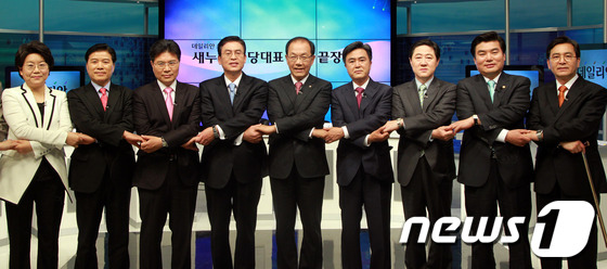 (서울=뉴스1) 사진공동취재단 = 새누리당 '당 대표 및 최고위원 선출을 위한 5.15 전당대회'를 앞둔 9일 오후 서울 양천구 목동 KT올레미디어 스튜디오에서 열린 끝장토론에서 …