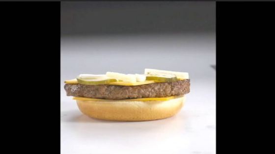 본문 이미지 - 재료를 가장 잘 보이는 가장자리로 뺀 모습 (Youtube). © News1 