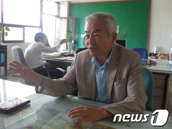 본문 이미지 - 김위경 당시 통일민주당 경남제2지구당 조직부장이 그 때 상황을 이야기하고 있다. © News1이상길 기자 