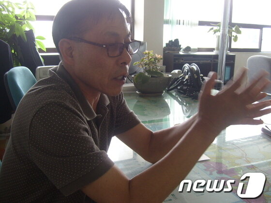 본문 이미지 - 87년 6월 항쟁 당시 울산 국본 공동집행위원장을 맡았던 한수호 울산비전포럼 부회장이 그 때 상황을 이야기하고 있다. © News1 이상길 기자 