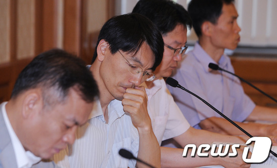 (서울=뉴스1) 양동욱 기자 = 25일 오전 서울 여의도 국회에서 통합진보당 진보정책연구원 주최로 열린 '당원명부 압수수색과 정당활동의 보장' 토론회에서 서기호 사법개혁특별위원장( …