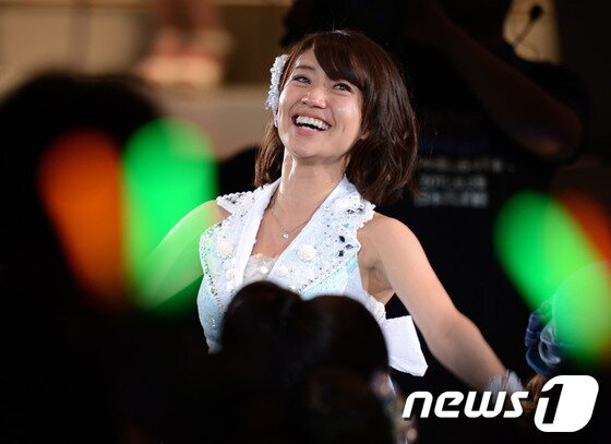 본문 이미지 - 일본 걸그룹 AKB48의 27번째 싱글 앨범을 겨냥한 'AKB48 총선'이 지난 6일 도쿄에서 열렸다. 이날 총선에서 우승을 차지한 오시마 유코(Yuko Oshima). AFP/TOSHIFUMI KITAMURA/News1, 무단전재 및 재배포 금지 © News1 