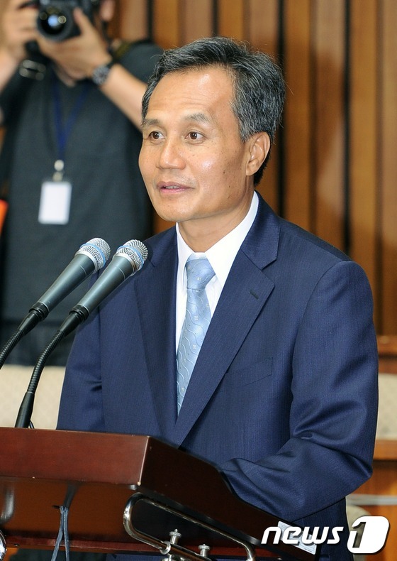 (서울=뉴스1) 이종덕 기자 = 김병화 대법관 후보자가 11일 서울 여의도 국회의사당에서 열린 대법관 인사청문회에 출석해 모두 발언하고 있다. 현재 인천지검장인 김 후보자는 위장전 …