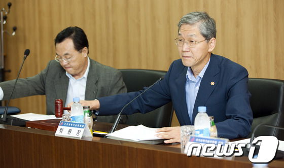 (서울=뉴스1) 김보영  = 국가과학기술위원회가 19일 오전 서울 종로구 새문안로 중회의실에서 '제21회 국가과학기술위원회 본회의'를 개최한 가운데 김도연 국가과학기술위원회 위원장 …