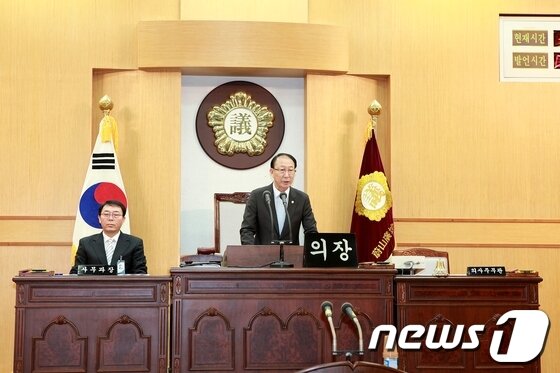 본문 이미지 - 장만복 의장이 지난 10일 열린 동구의회 제127회 1차 정례회에서 의사진행을 하고 있다./사진제공=울산 동구의회© News1 