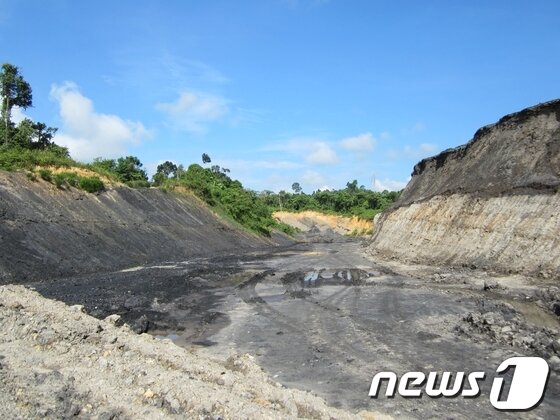 본문 이미지 - KS그룹이 오는 10월부터 본격 생산에 들어갈 인도네시아 동부 깔리만탄 사마린다 유연탄 탄광 전경.© News1 김한식 기자 