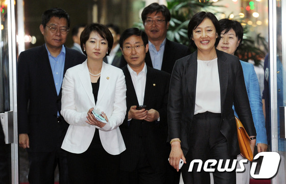 (서울=뉴스1) 오대일 기자 = 민주통합당 대법관인사청문특별위원회 소속 의원들이 20일 오후 서울 여의도 국회의사당 국회의장실을 방문하고 있다. 여야는 대법관 공석 사태 열흘째를 …