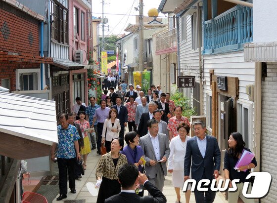 본문 이미지 - 경북 포항시가 일본인 관광객 유치를 위해 새로 단장한 구룡포 일본인 가옥거리..(뉴스1 자료, 재판매 및 DB 금지)