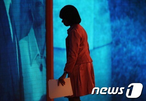 본문 이미지 - 공화당 대선후보인 미트 롬니(중간)와 부인 앤(왼쪽), 라이스 전 국무장관 © AFP=News1 