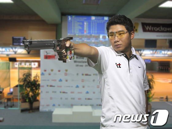 한국 남자 사격의 간판 진종오가 인천 아시안게임에서 개인전 금메달을 노린다. © News1
