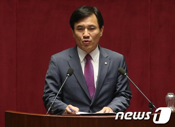 본문 이미지 - 김진태 새누리당 의원. /뉴스1 © News1 송원영 기자