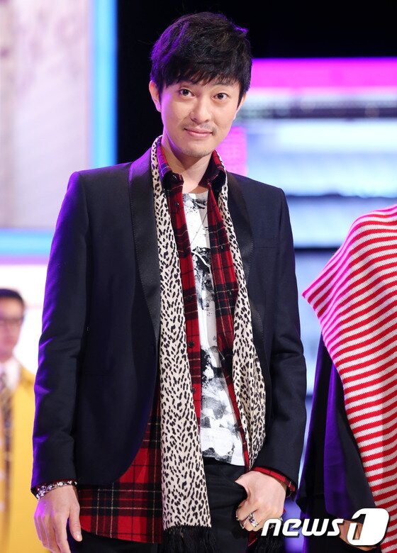 본문 이미지 -  가수 윤건이 과거 나얼과의 불화설에 대해 해명한 사실이 재조명되고 있다.ⓒ News1DB