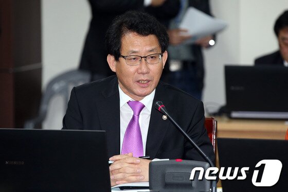 본문 이미지 - 민주당 유기홍 의원. 2013.10.17/뉴스1 © News1 한재호 기자